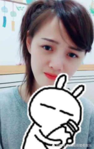 抖音上的楚雨荨火了,看这歪着头说话的样子,比郑爽都