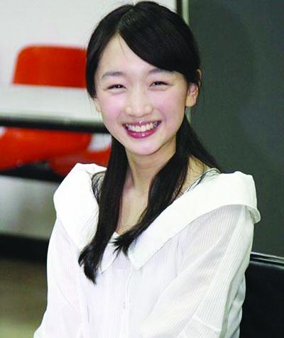 周冬雨笑容灿烂.