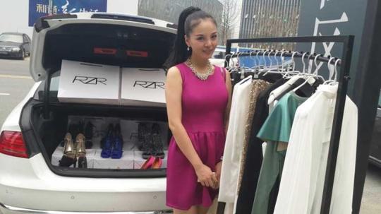 "仲夏夜之梦"成都首届美女创业家尾箱集市暨高盛西财巾帼圆梦商品展示