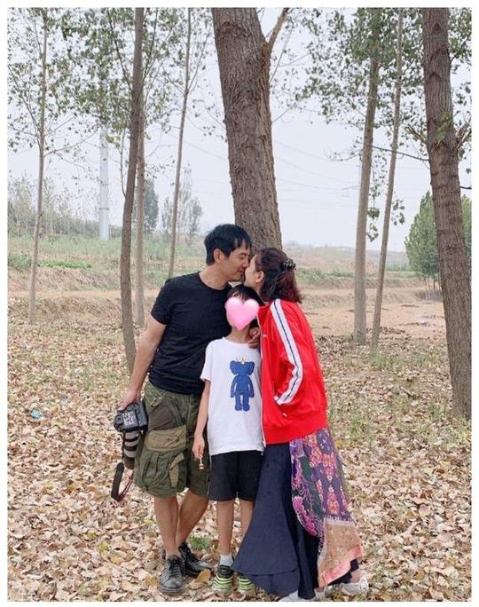 郭晓冬带妻儿回老家，程莉莎干活麻利，夫妻俩频频秀恩爱