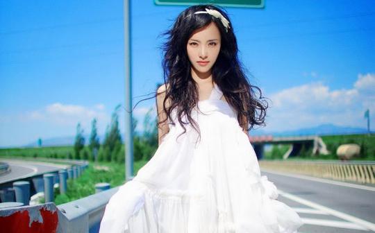 温暖阳光下的美女壁纸480*800