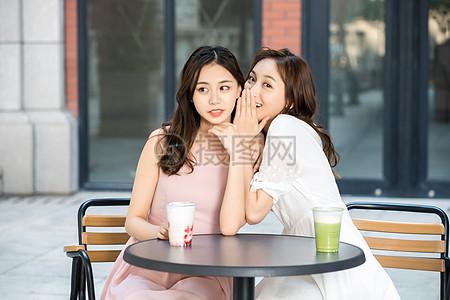 美女闺蜜休闲喝咖啡图片下载