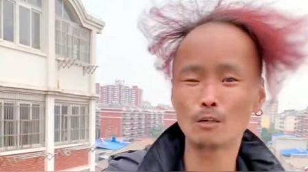 丑男网络征婚自黑走红，称黄金时代拉下脸来就有打赏!