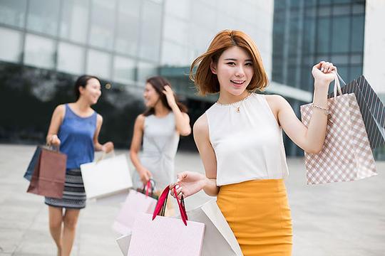 年轻闺蜜逛街购物_图片大全—全景创意图库（quanjing.com）中国领先的正版图片视频素材网站