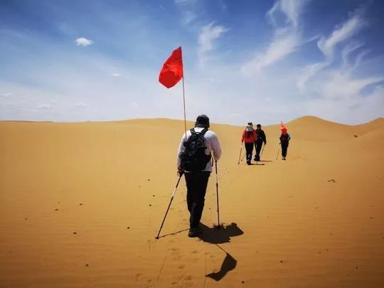 创业和灾难,无数个夜晚的哭泣,无数个日子的坚持,偶然看到沙漠之旅的