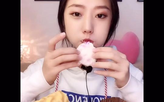 快手高质量吃播(甜兔儿)吃5个雪媚娘虎皮蛋糕卷食音声控