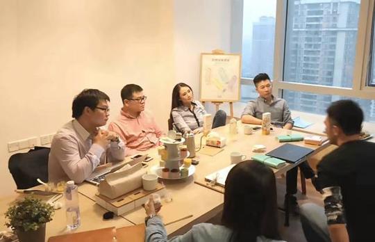 "虽说体育明星跨界创业也不是什么新鲜事了,但这位冠军老板的认真劲