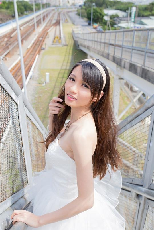 白色婚纱蔡译心高清摄影美图_素材公社_tooopen.com