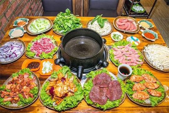 龟锅烤肉加盟，加盟龟锅烤肉，轻松赚钱有奔头!