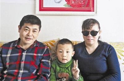 丈夫残疾妻子失明榆林夫妻携手7年创业开店