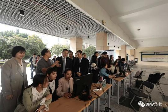 教育正文在启动式现场,还有华南师范大学2018大学生创新创业项目展