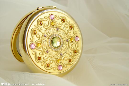 金色水晶镶嵌镜子摄影图__生活素材_生活百科