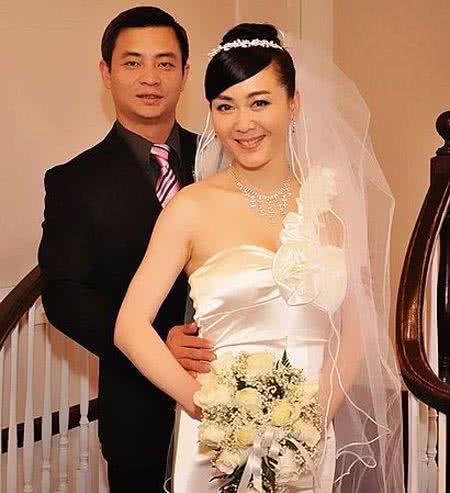 体操冠军李大双近况:演员妻子身材傲人,创业后现已