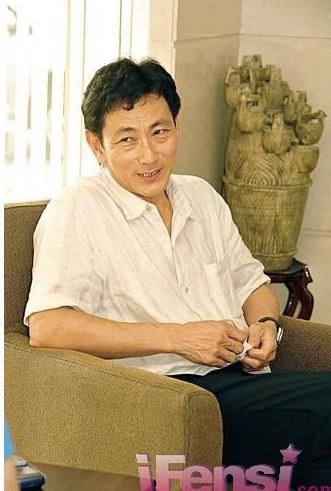 吴尊的爸爸在汶莱是地产大亨,家住万尺豪宅,做酒店生意.(16/18张)
