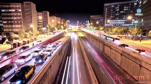 视频素材:航拍城市夜景车流穿梭