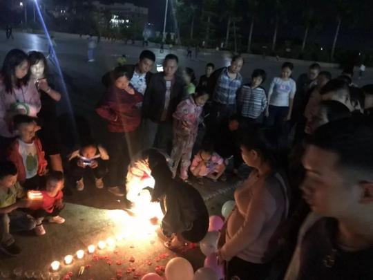 【头条】黄埠快手某女网红表白多次被拒,最后现场直播