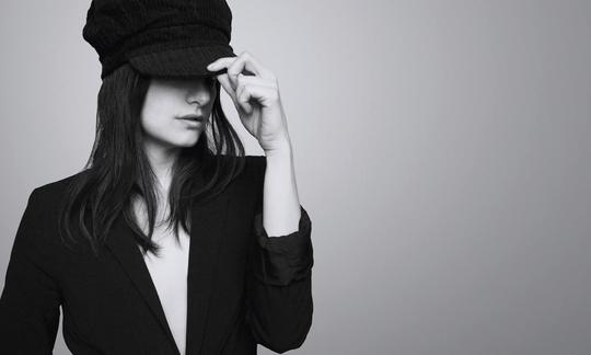 穿黑色衣服的美女图片素材-女性女人-人物图库