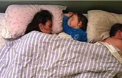 要不要跟孩子分床睡