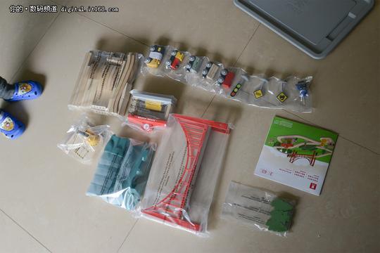 玩出独立思维米兔轨道积木电动火车体验