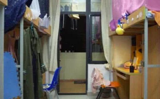 男子同时交往15名女学生，其中六名来自同一个宿舍，网友:跪服!