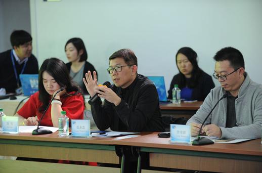 作为创业导师,张永忠在分享会上现场点评.