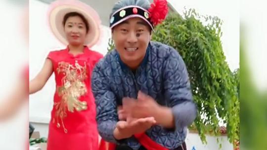 二驴哥和媳妇一首搞笑的歌曲表演,逗你开心!_腾讯视频