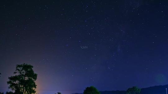 夜晚唯美星空星轨延时拍摄_1920x1080_高清视频素材
