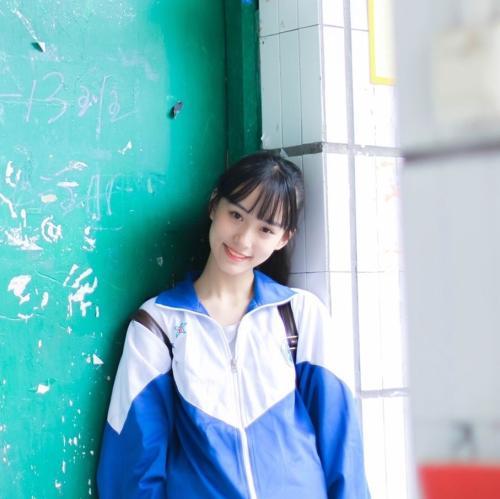 学生该不该穿校服上网课