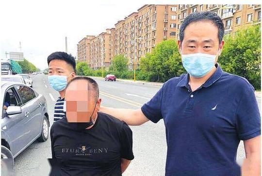 女子遭遇街头“老骗术”两万余元金手镯被骗走