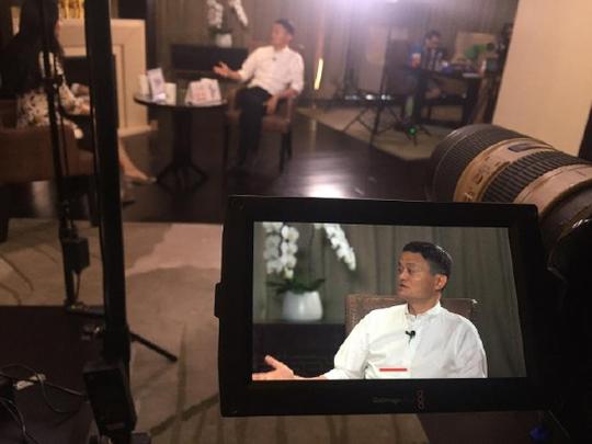 马云上人民直播:大学不读出来创业总有一天是要后悔的