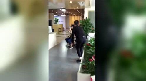 子机位很重要,回手掏鬼刀一开,走位,走位,手里干腾讯视频表情