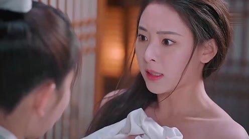 两个女扮男装成同桌还同宿舍，竟然还想双休，你这是疯了吗?