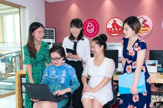 超人妈妈招聘兼职工作人员:月入过万,轻松带娃!