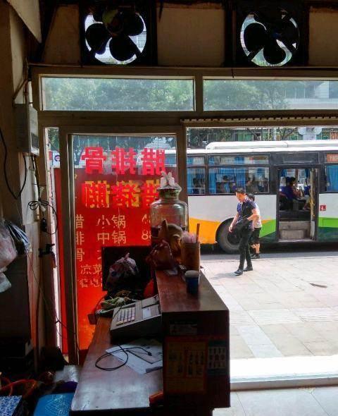 位置在李家沱三角碑车站,合伙生意,意见不合有意