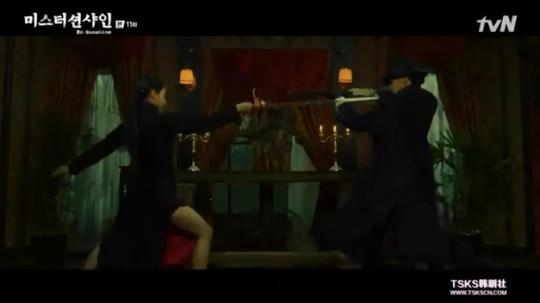 父亲卖给了日本人&lt;/strong&gt;做妻子,后来接手酒店生意,成了一个八面玲珑的女人