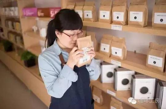 【创业经验】咖啡创业梦想虽美,盈利才是王道,一家30平米的咖啡店,竟