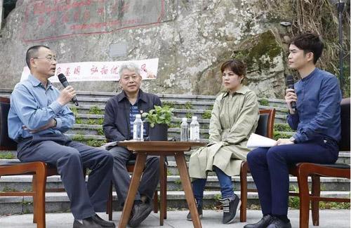 平阳三位革命先烈后人现场为年轻听众讲述父辈的奋斗史.林炮摄