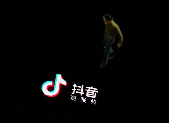 如果愿意死磕,很多方法教材在网上也容易获取到,比如短视频字幕本身