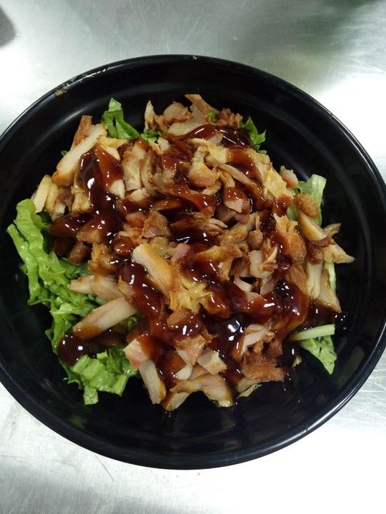 肉类烤制,烤肉夹馍,烤肉拌饭,烤肉卷饼,酱料熬制等,全套的土耳其烤肉
