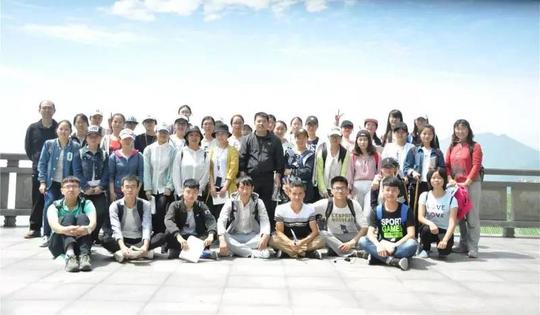 实习快乐带着收获,不忘今日永远是相亲相爱的一家人文案:张欣怡编