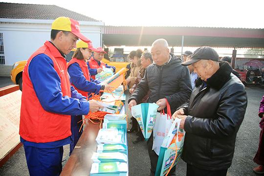 (勿签)国网德阳供电公司:田野里的主题党日_fororder_mmexport1637910012328