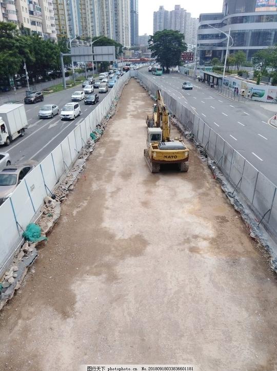 挖掘机施工道路施工城市地铁施工铺路建设道路摄影图片素材