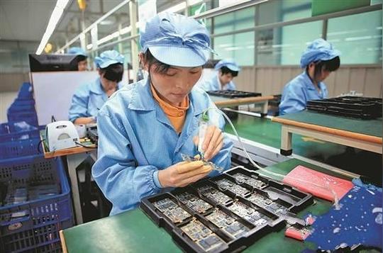 网友四:进工厂还不如自己在老家做点小生意,生意好的话收入也不错.