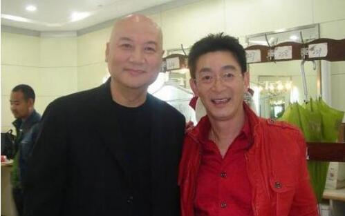 瑞65岁生日与六小龄童瑞合影猴哥给师傅拜寿掀起回忆杀