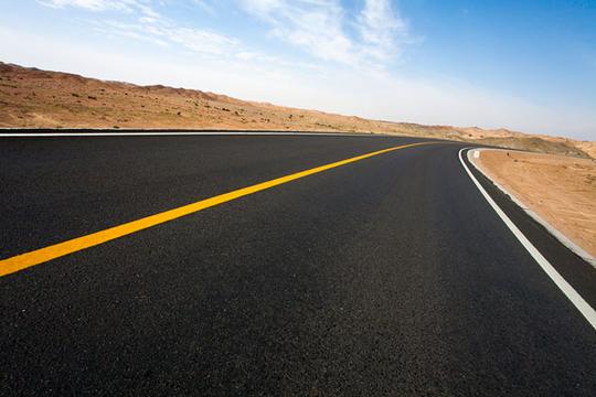 穿过荒野的公路_图片大全—全景创意图库（quanjing.com）中国领先的正版图片视频素材网站