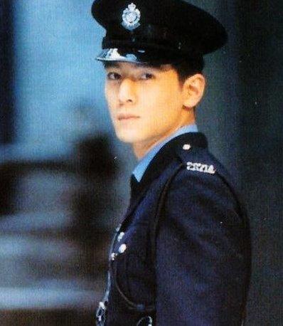 帅气警察照片头像(第1页)