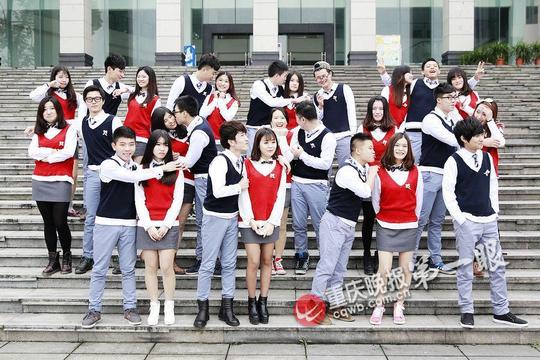 组图:大学创意毕业照走红校园民国范显青春