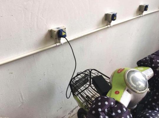 电动车电瓶报废该咋办?维修师傅:用这两招只需三元,电瓶多用两年