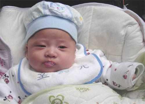 新生儿容易得肺炎是怎么回事