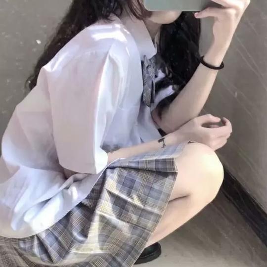 制服部位女头／想分你一半耳机打开网易心动模式,女生